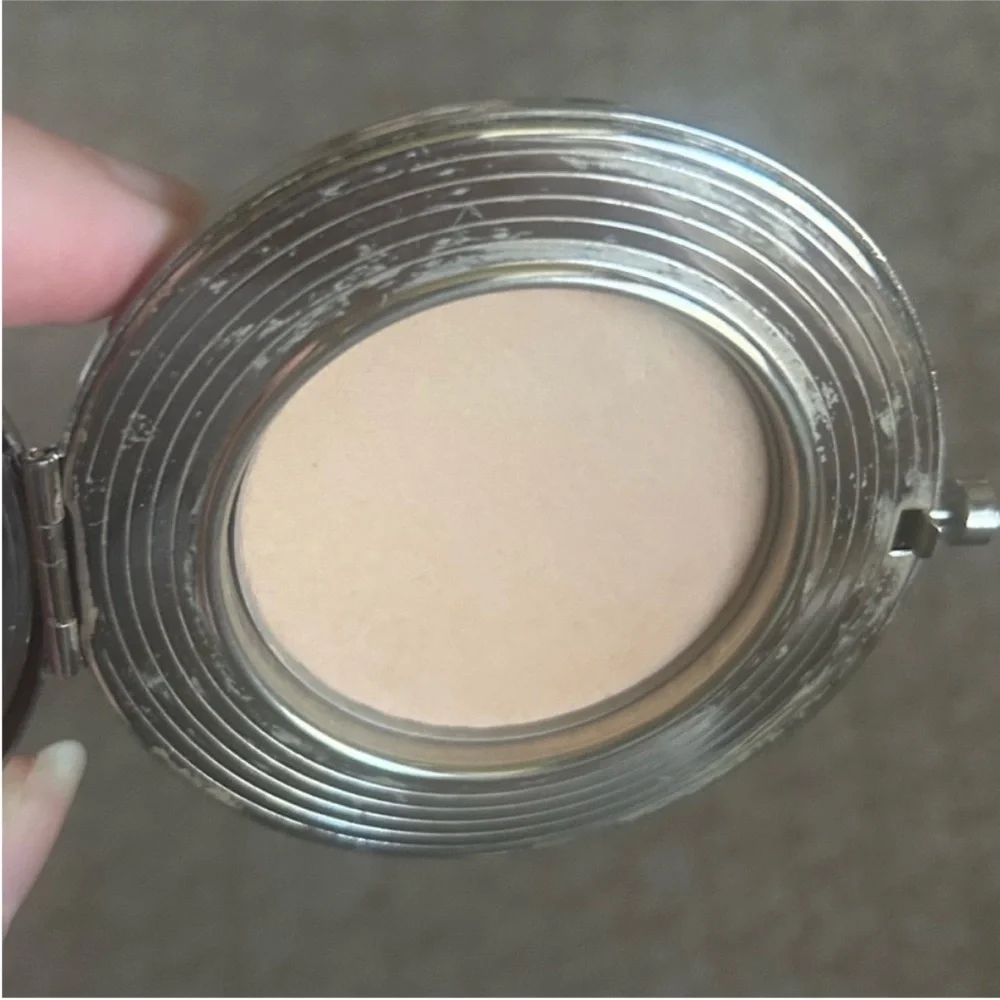 MAC Hello Kitty Compact Mirror Kouture medium plus sheer mystery powder Vintage